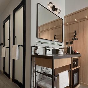 Moxy Deluxe Room